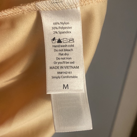 Lularoe Elegant lace red and nude skirt with pockets! - Picture 5 of 5